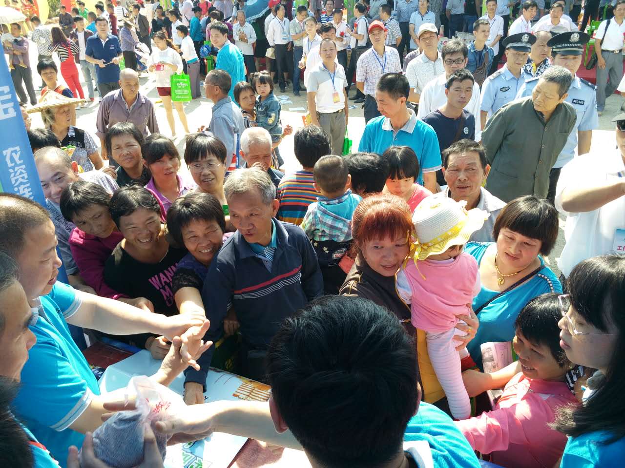 省農(nóng)資流通協(xié)會主辦、集團(tuán)公司協(xié)辦的第八屆海峽兩岸﹙福建平和﹚農(nóng)資農(nóng)機(jī)“五新”技術(shù)推廣活動成功舉辦