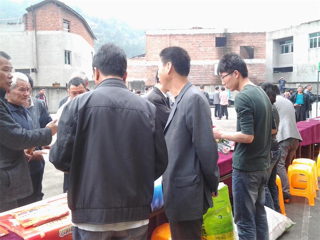 省農(nóng)資集團(tuán)閩東公司聯(lián)合寧德市供銷(xiāo)社、福安市供銷(xiāo)社開(kāi)展“農(nóng)資推介、農(nóng)技咨詢(xún)、維修服務(wù)三下鄉(xiāng)”活動(dòng)