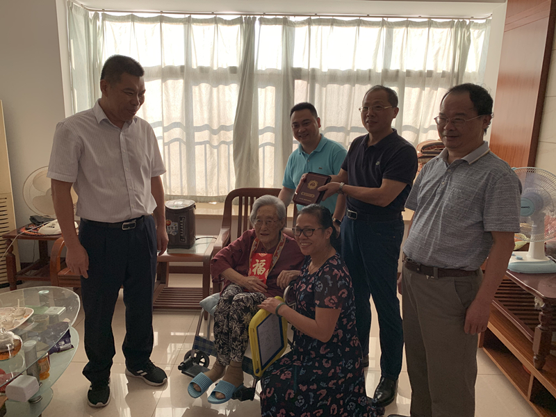 福建省農(nóng)資集團16人獲頒慶祝中華人民共和國成立70周年紀念章