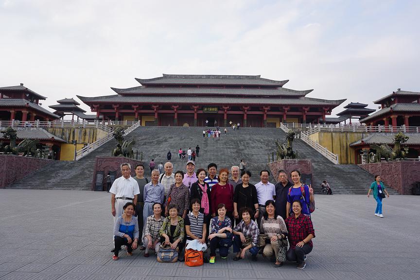 集團(tuán)公司老干部重陽節(jié)橫店行
