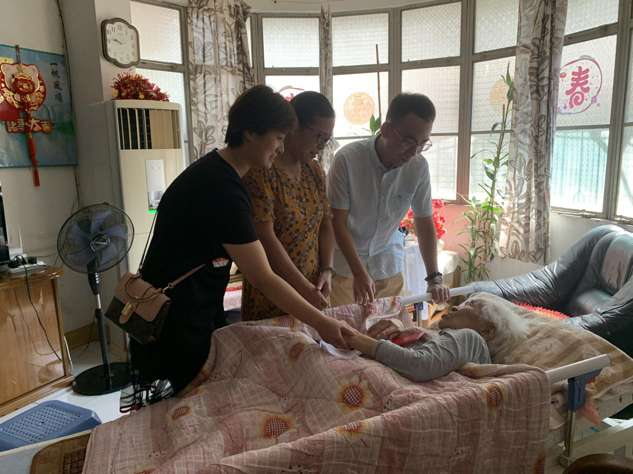 集團(tuán)公司組織慰問抗戰(zhàn)時(shí)期離休干部