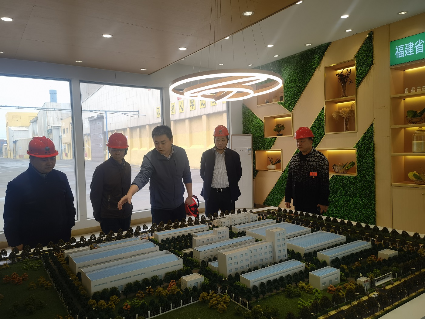 省社黨組成員、紀(jì)檢組組長(zhǎng)鄭恢先到鑫源肥業(yè)調(diào)研指導(dǎo)