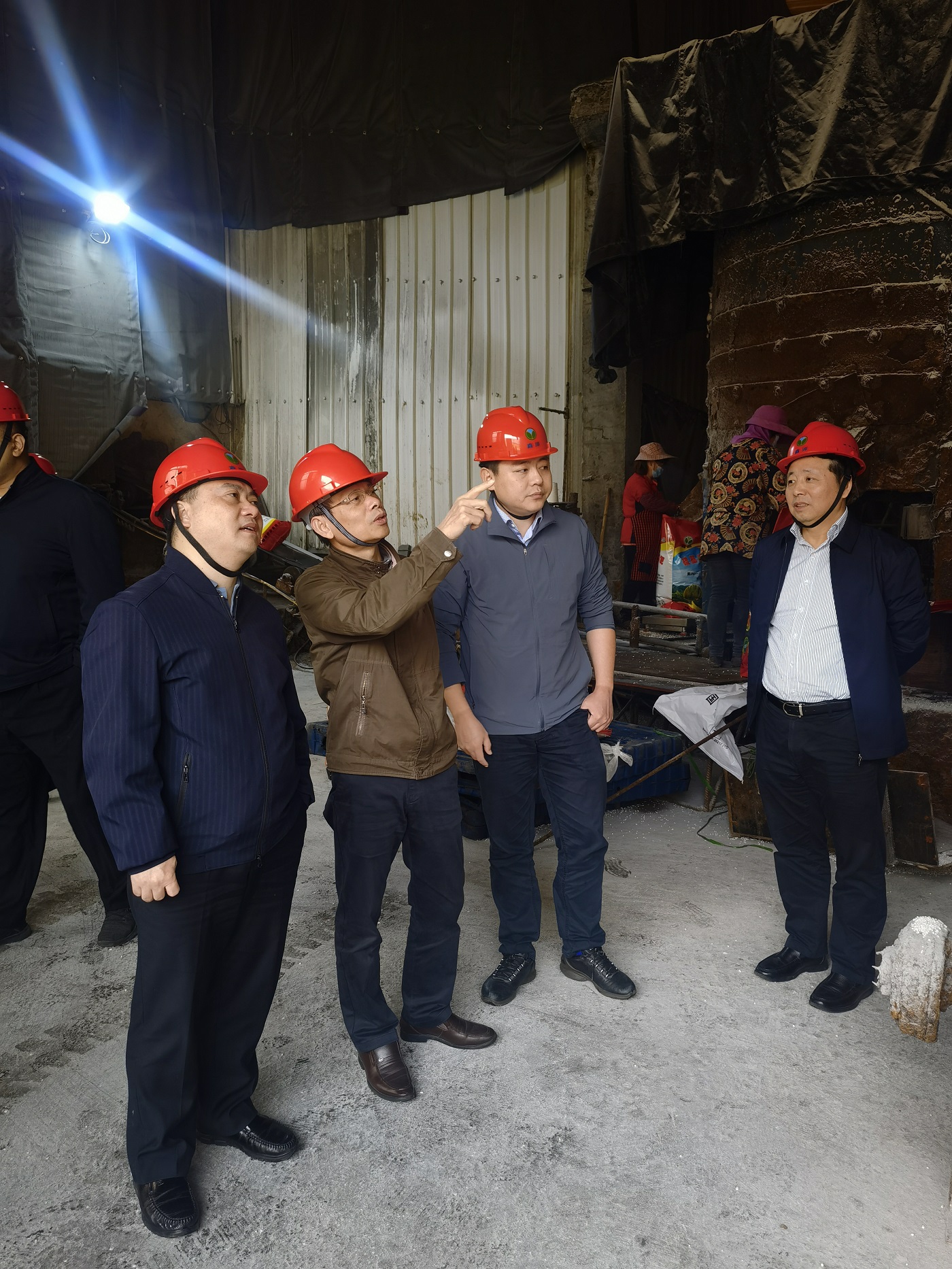 省社黨組成員、紀(jì)檢組組長(zhǎng)鄭恢先到鑫源肥業(yè)調(diào)研指導(dǎo)