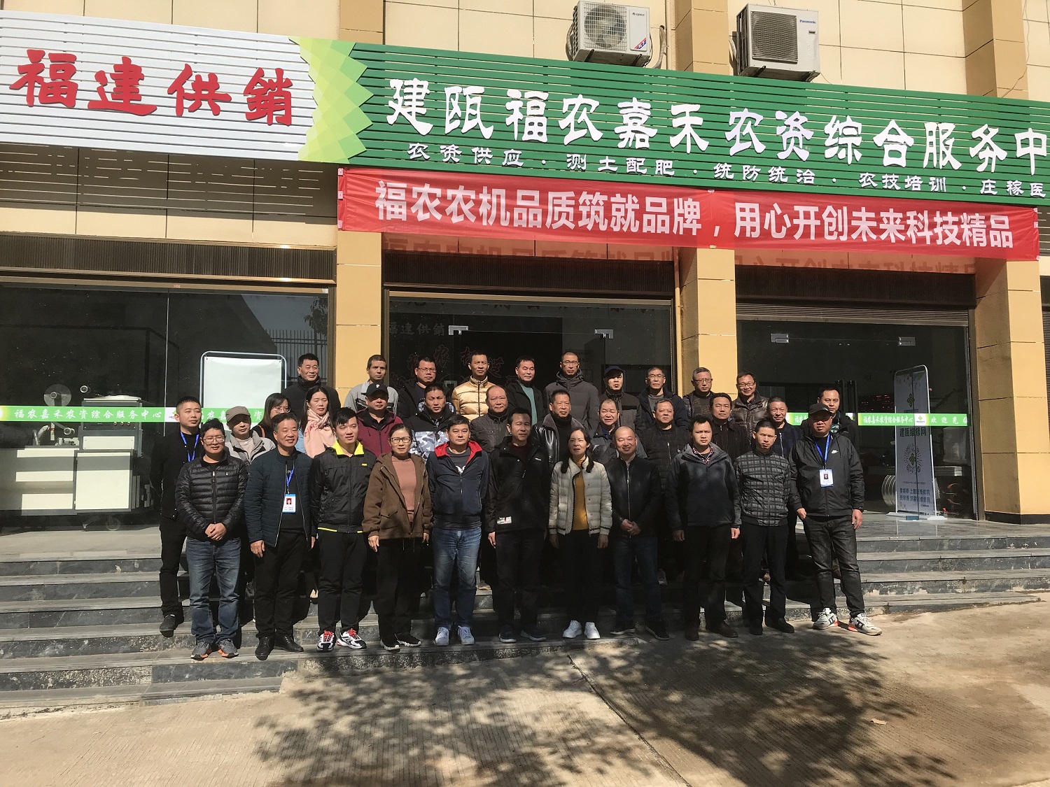 集團(tuán)公司聯(lián)合省農(nóng)機(jī)總站舉辦農(nóng)作物全程機(jī)械化推進(jìn)行動(dòng)現(xiàn)場(chǎng)會(huì)