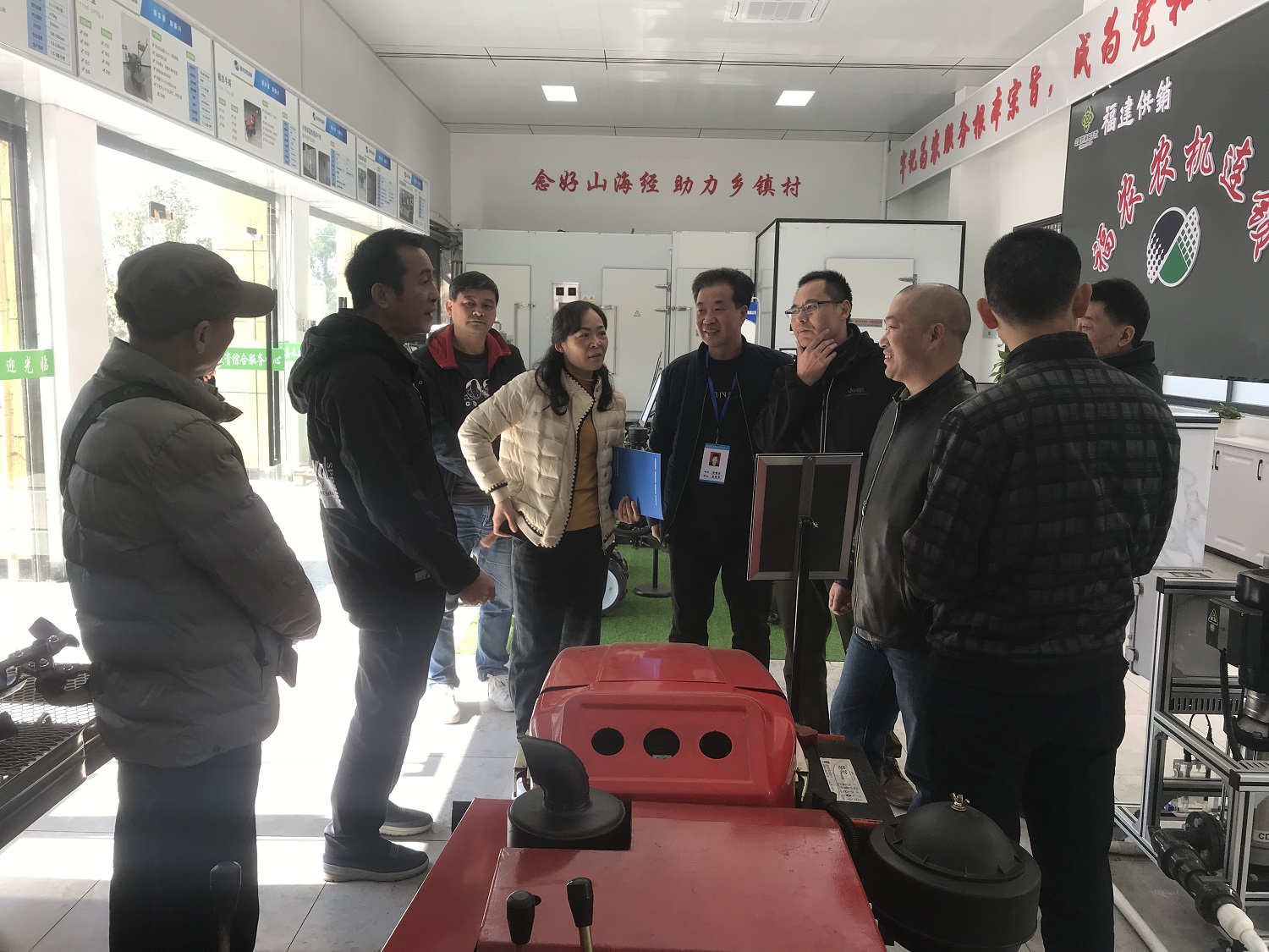 集團(tuán)公司聯(lián)合省農(nóng)機(jī)總站舉辦農(nóng)作物全程機(jī)械化推進(jìn)行動(dòng)現(xiàn)場(chǎng)會(huì)