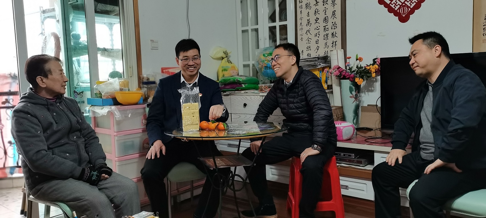 集團(tuán)公司領(lǐng)導(dǎo)春節(jié)前慰問老干部