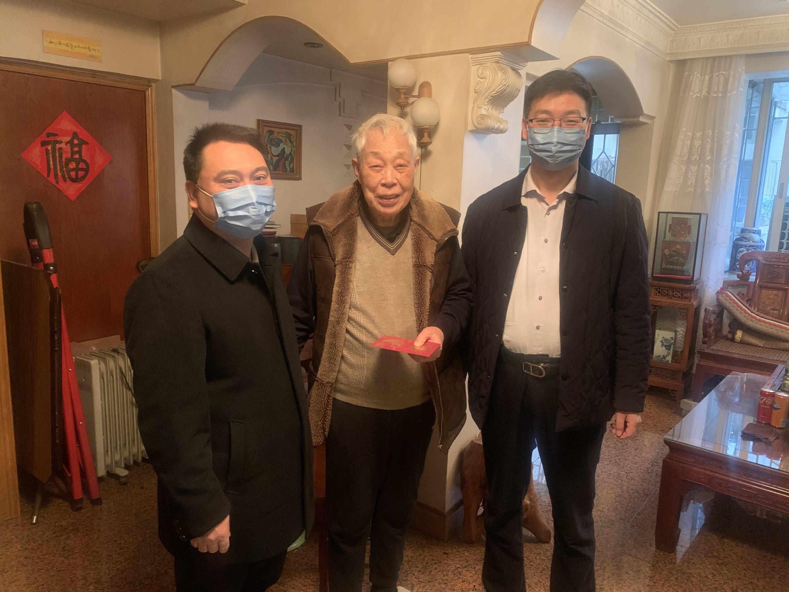 集團公司開展春節(jié)走訪慰問老干部活動