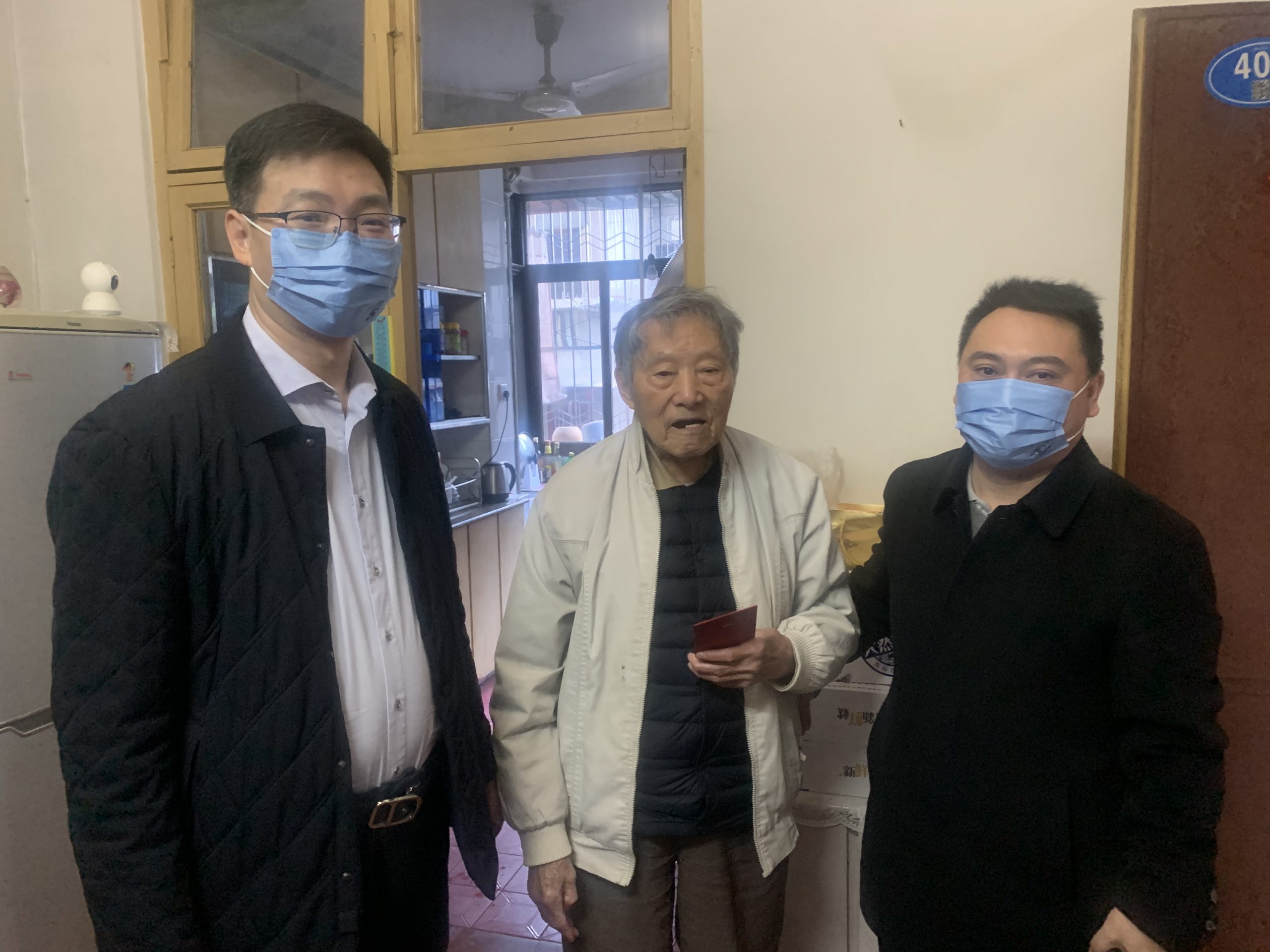 集團公司開展春節(jié)走訪慰問老干部活動